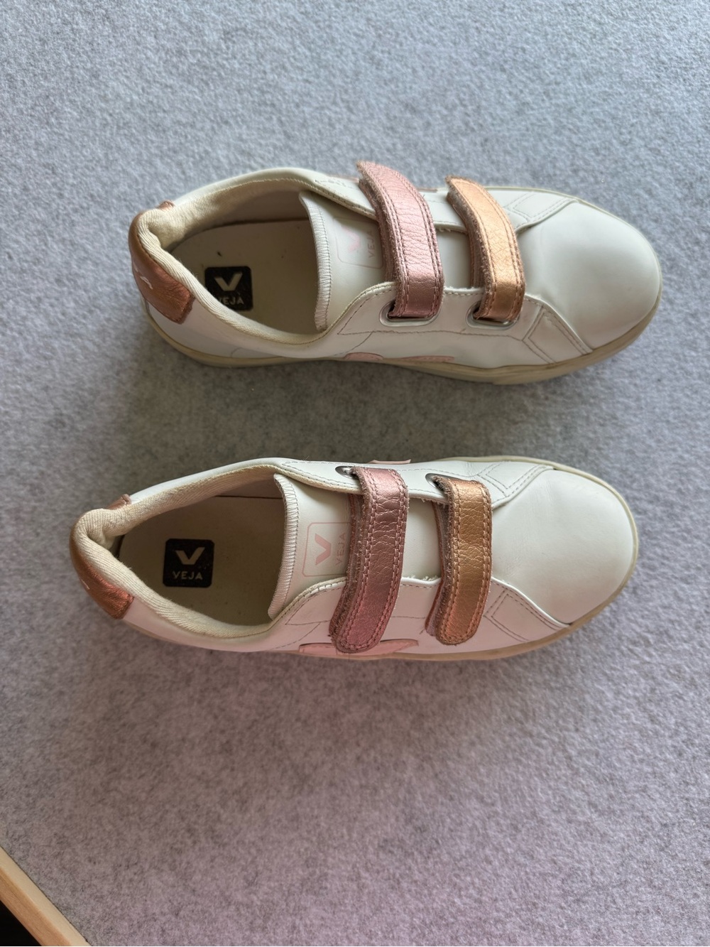 Veja Girls Sneakers Size 4 - Picture 5 of 8